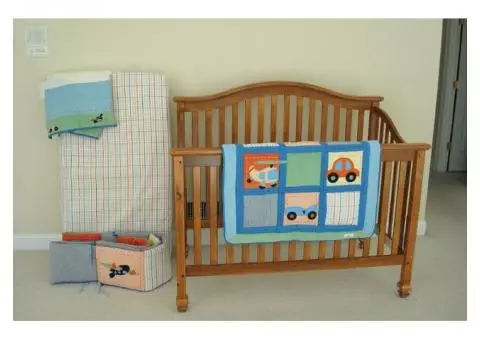 Crib/Youth Bed with Beddingh